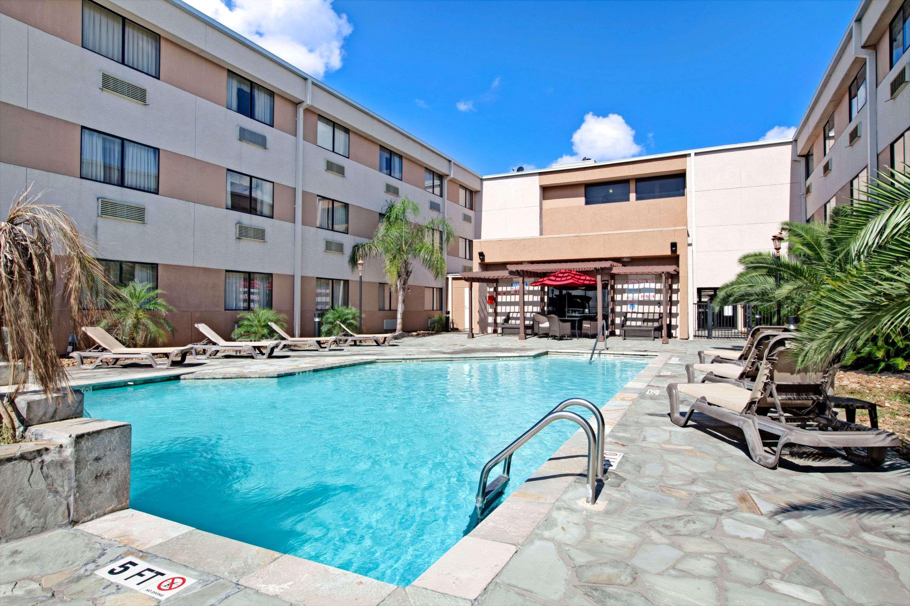 Ramada By Wyndham Houston Intercontinental Airport South Hotel Buitenkant foto