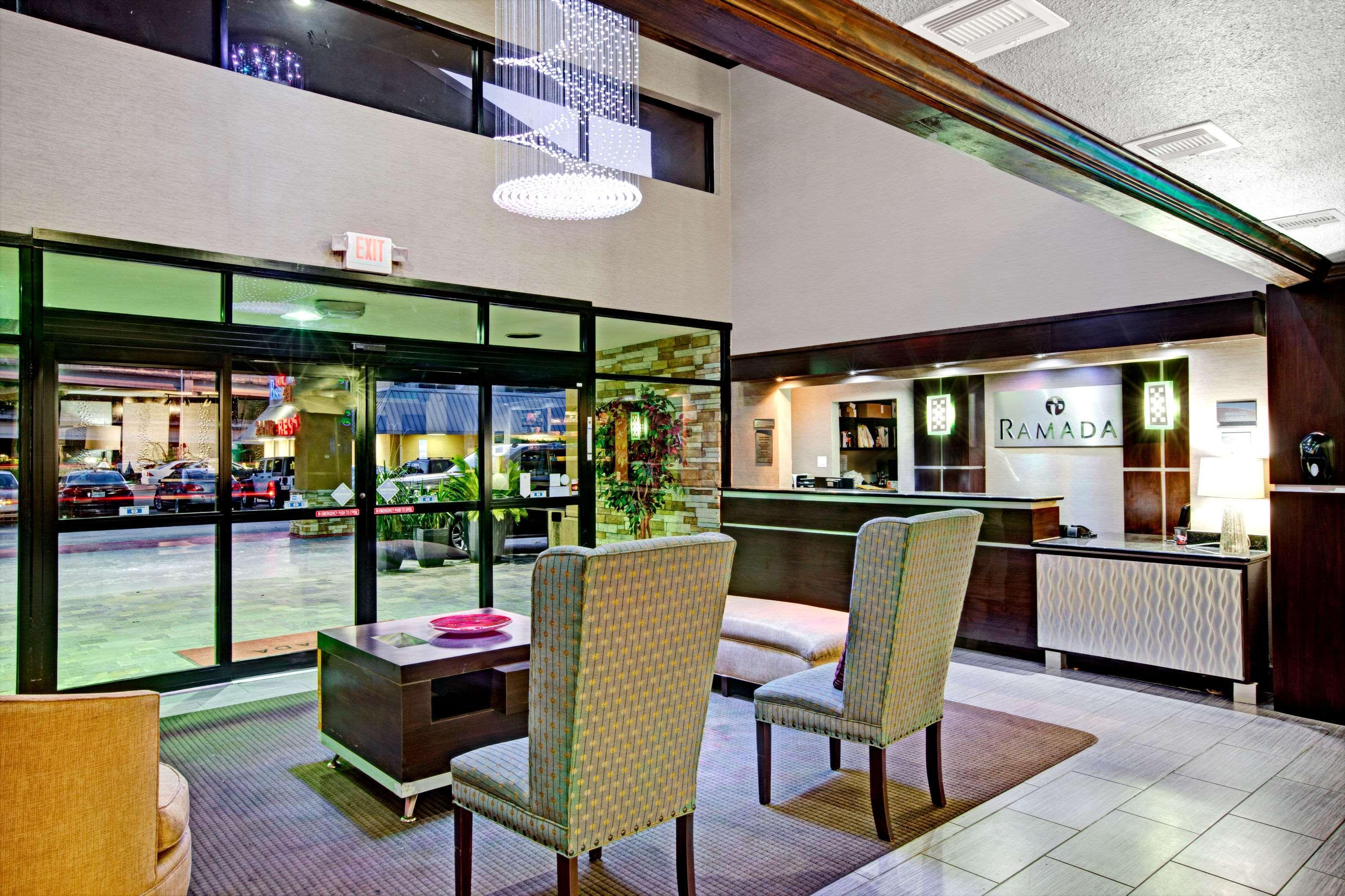 Ramada By Wyndham Houston Intercontinental Airport South Hotel Buitenkant foto