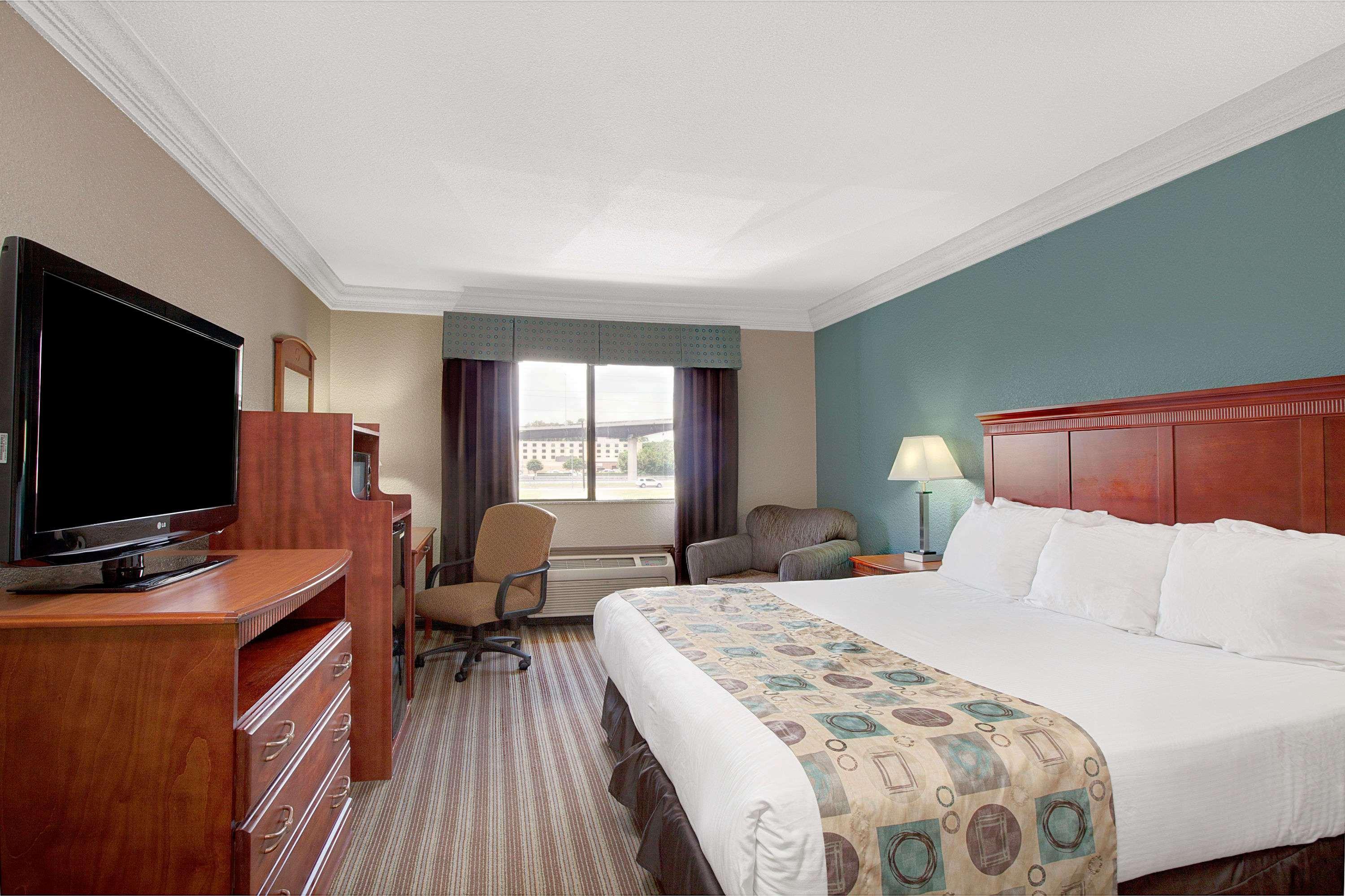 Ramada By Wyndham Houston Intercontinental Airport South Hotel Buitenkant foto