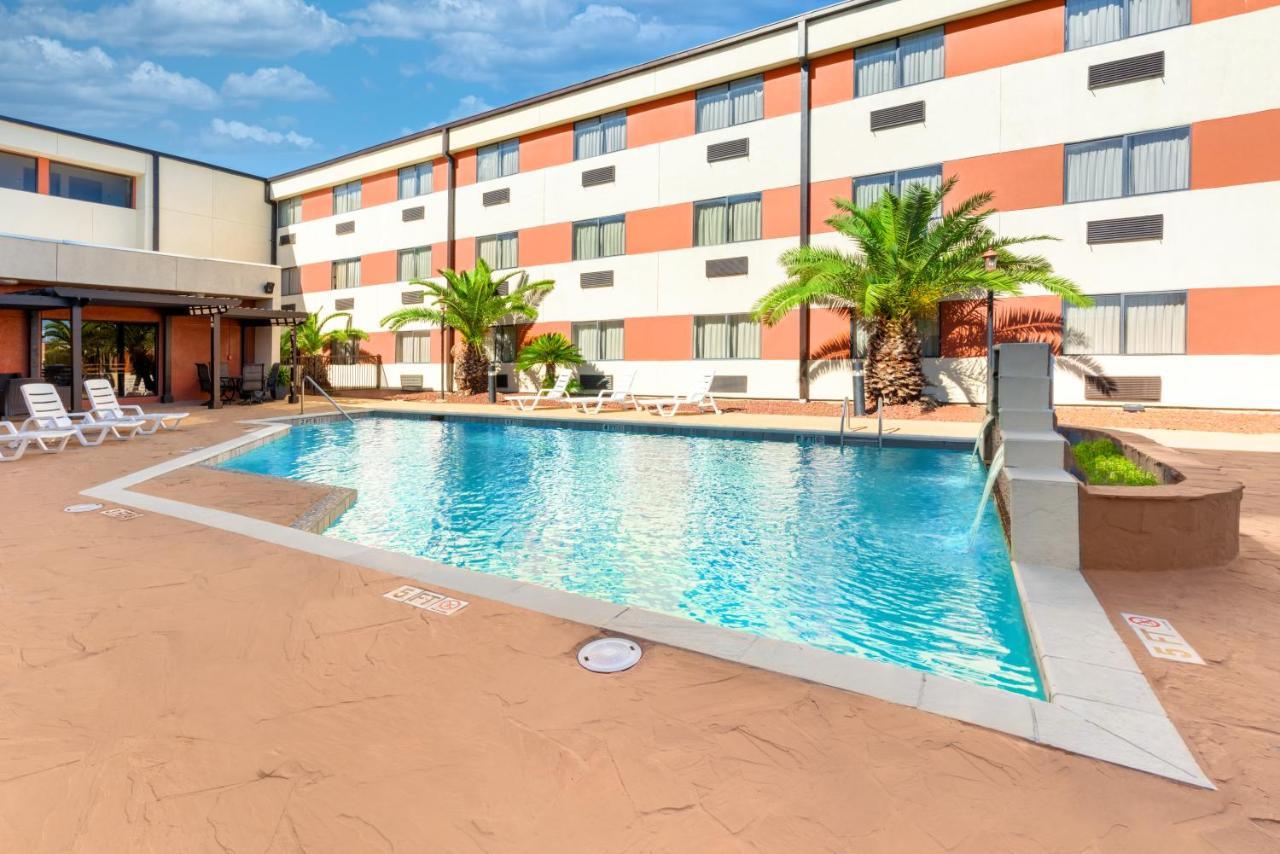 Ramada By Wyndham Houston Intercontinental Airport South Hotel Buitenkant foto